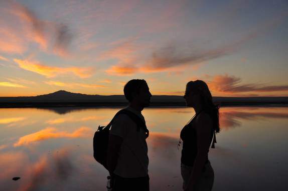 Incrível entardecer na Laguna Chaxa, no deserto do Atacama - Chile